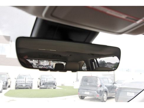 Used 2023 Toyota Highlander XLE FWD image 24