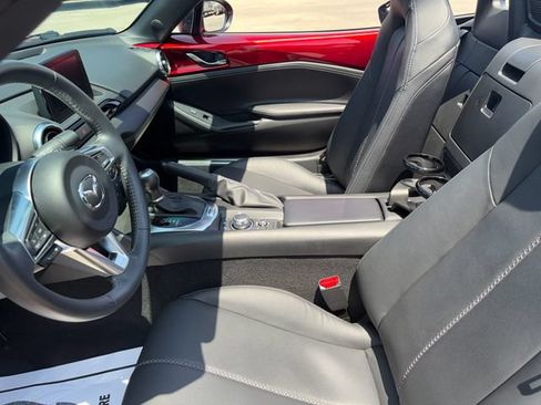 Used 2022 MAZDA MX-5 Miata Grand Touring RWD image 9