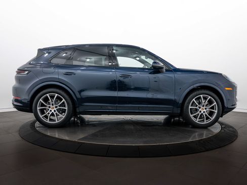 Certified 2026 Porsche Cayenne AWD/4WD image 8