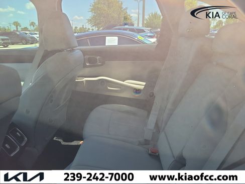 Certified 2024 Kia Sorento S FWD image 7