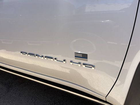 Used 2024 GMC Sierra 2500 Denali w/ Denali Reserve Package AWD/4WD image 4