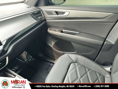 Used 2025 Volkswagen Atlas Cross Sport SE w/ Panoramic Sunroof Package AWD/4WD image 32