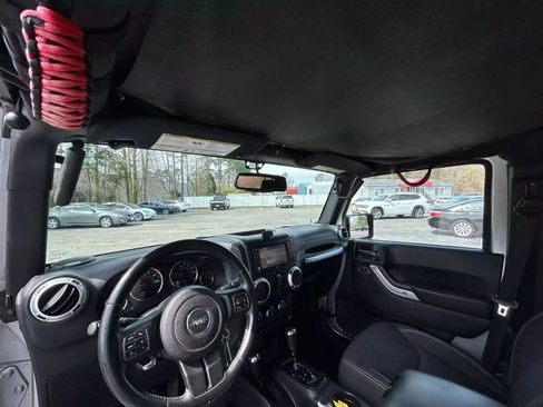 Used 2015 Jeep Wrangler Unlimited Sahara w/ Connectivity Group image 39