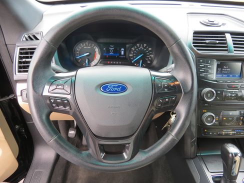Used 2017 Ford Explorer Base FWD image 11