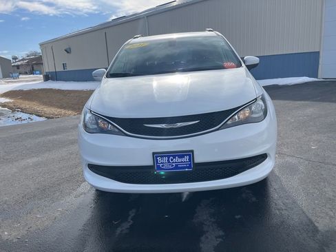 Used 2021 Chrysler Voyager Lxi image 9