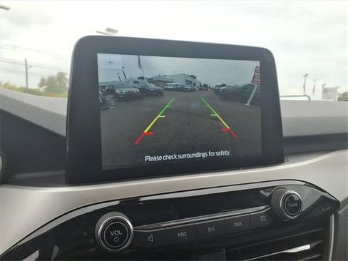 Used 2020 Ford Escape SE image 17