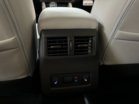 Used 2024 Mitsubishi Outlander 4WD Plug-In Hybrid image 21