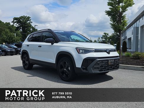 Used 2025 Volkswagen Taos SE AWD/4WD image 1