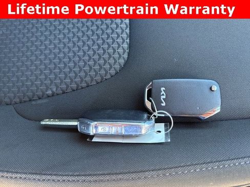 Used 2024 Kia Sportage LX image 5