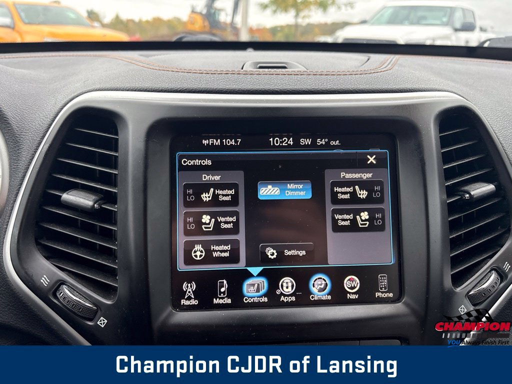 Used 2015 Jeep Cherokee Limited w/ Luxury Group AWD/4WD image 23