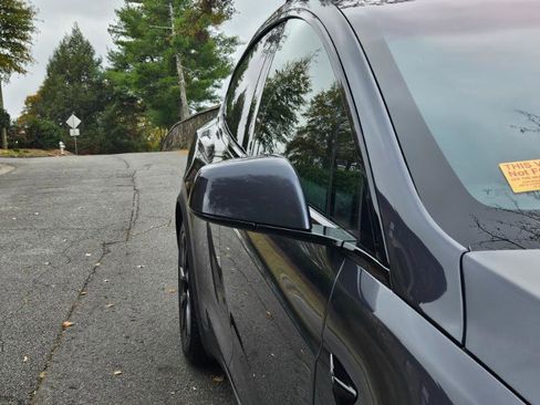 Used 2022 Tesla Model X image 26