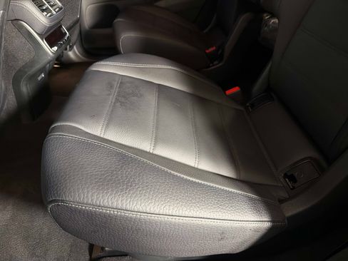 Used 2025 Mercedes-Benz GLS 580 4MATIC image 32