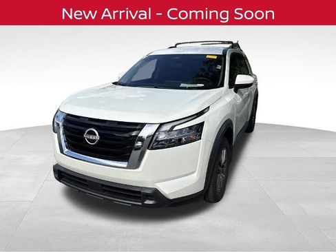 Certified 2024 Nissan Pathfinder SV FWD image 2