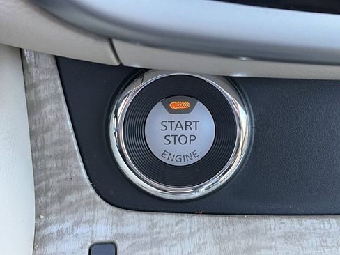 Certified 2024 Nissan Murano SV image 16