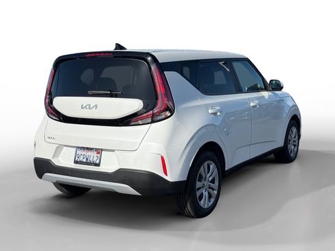 Used 2023 Kia Soul LX FWD image 5