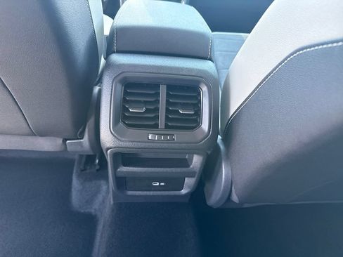 Used 2025 Volkswagen Taos SE AWD/4WD image 36