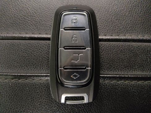 Used 2019 Chevrolet Blazer LT FWD image 32