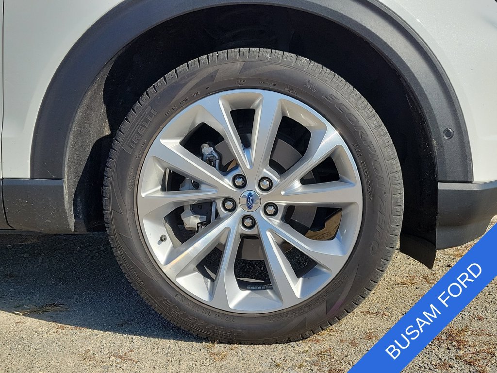 Used 2023 Ford Explorer Platinum w/ Technology Package AWD/4WD image 5