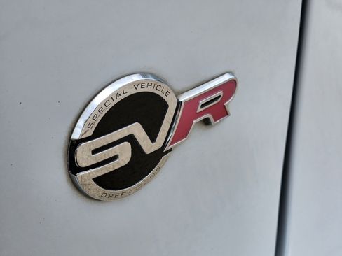 Used 2020 Jaguar F-PACE SVR image 10