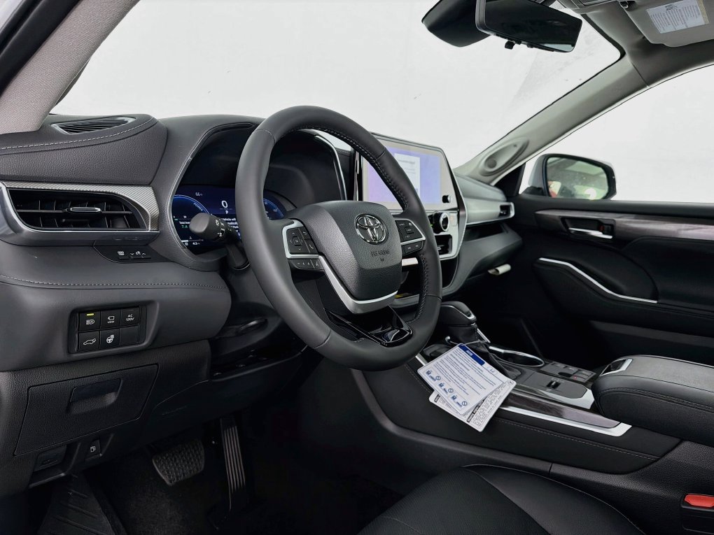 New 2026 Toyota Highlander Platinum AWD/4WD image 13