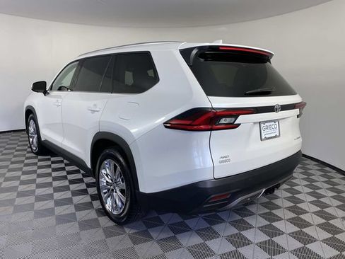 Used 2025 Toyota Grand Highlander AWD image 6