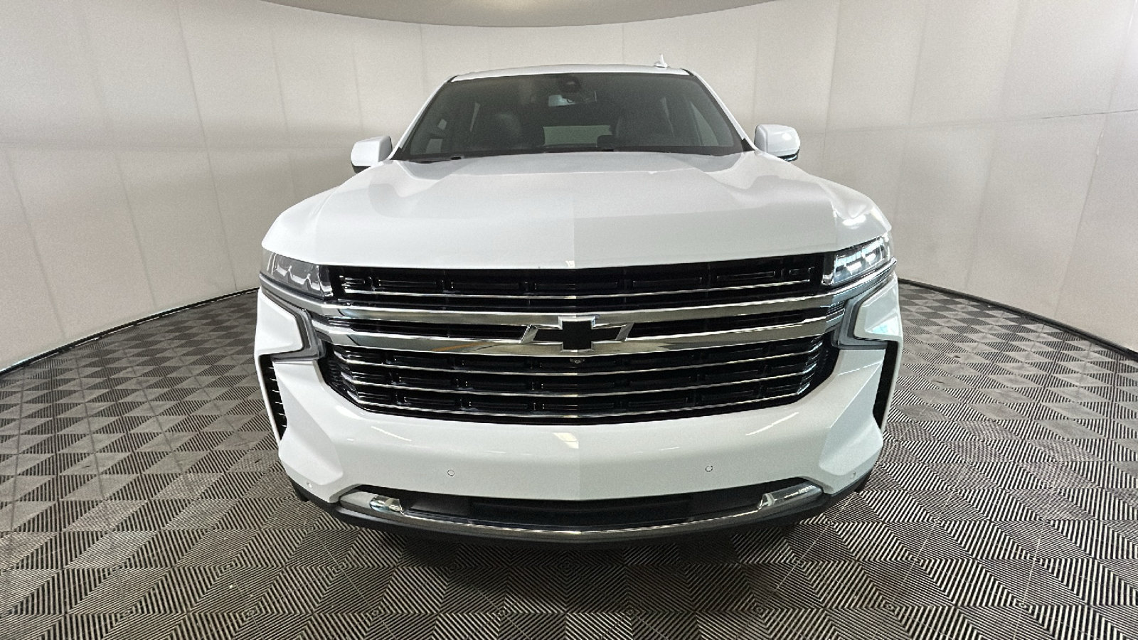 Used 2021 Chevrolet Suburban LT w/ LT Signature Package AWD/4WD image 9