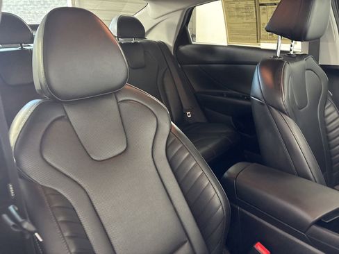 Used 2025 Hyundai Elantra Limited FWD image 27