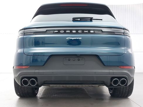 Used 2025 Porsche Cayenne image 6
