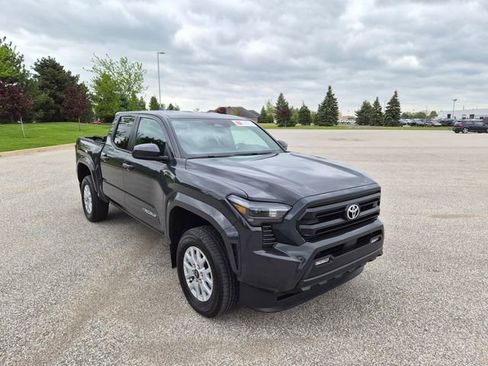 Used 2024 Toyota Tacoma SR5 AWD/4WD image 3