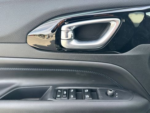 New 2026 Jeep Compass Latitude image 12