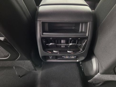 Used 2025 Jeep Grand Cherokee Altitude RWD image 25