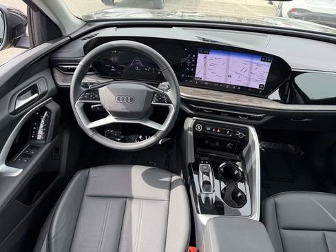 Used 2025 Audi Q5 Premium w/ Convenience Package image 12