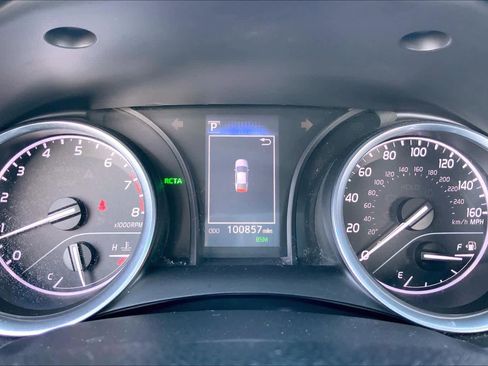 Used 2018 Toyota Camry SE w/ Convenience Package FWD image 25