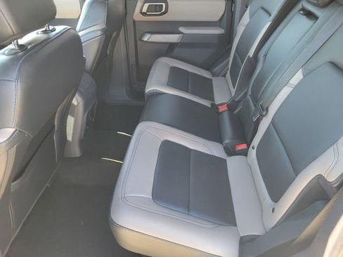 Used 2022 Ford Bronco Wildtrak image 11