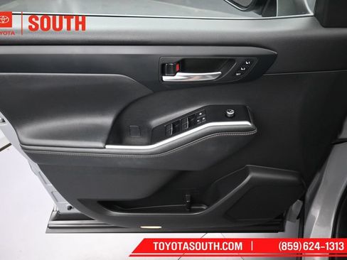Used 2023 Toyota Highlander Bronze Edition AWD/4WD image 26