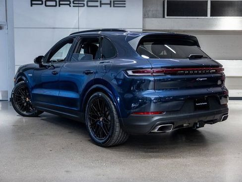 Certified 2025 Porsche Cayenne E-Hybrid AWD/4WD image 3