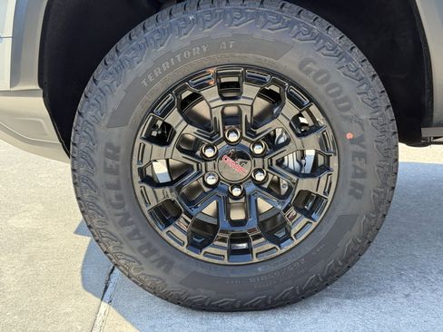 New 2026 GMC Canyon Elevation w/ Convenience Package image 9