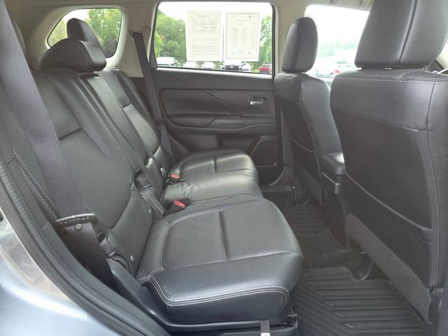Used 2016 Mitsubishi Outlander GT AWD/4WD image 25