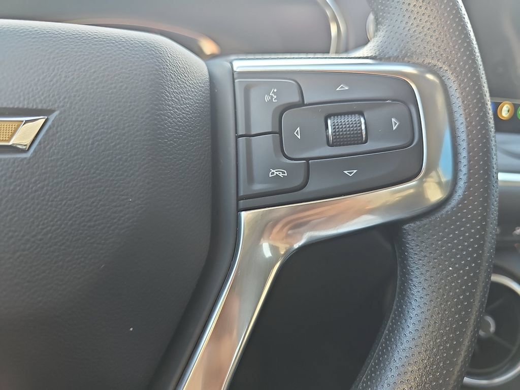 Used 2025 Chevrolet Blazer LT FWD image 17