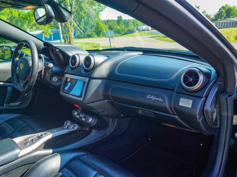 Used 2011 Ferrari California RWD image 33