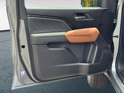 New 2026 GMC Canyon AT4 w/ Technology Plus Package AWD/4WD image 9