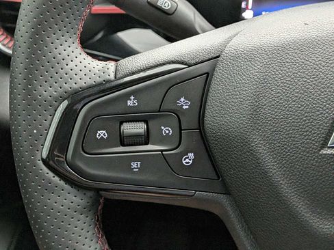 Used 2025 Chevrolet Trax RS w/ Sunroof Package FWD image 21