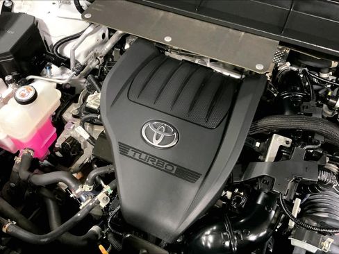 Used 2023 Toyota Highlander LE FWD image 33