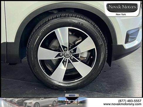 Used 2022 Volvo XC40 T5 Momentum w/ Premium Package AWD/4WD image 10