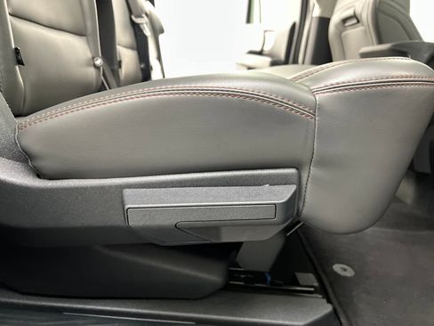 Used 2025 Ford Expedition Active AWD/4WD image 17