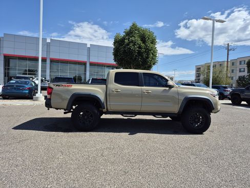 Used 2017 Toyota Tacoma TRD Off-Road w/ Tow Package (A/T) AWD/4WD image 6