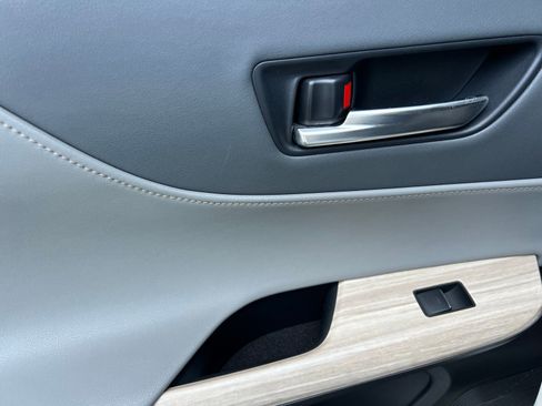 Used 2021 Toyota Venza Limited image 38