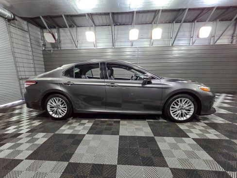 Used 2019 Toyota Camry XLE image 9