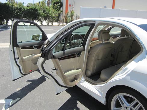Used 2013 Mercedes-Benz C 300 4MATIC Sedan image 24