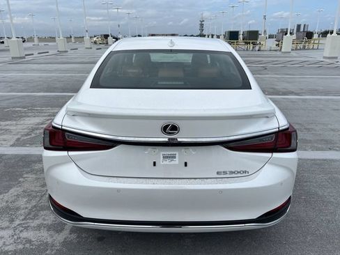 Used 2024 Lexus ES 300h w/ Premium Package FWD image 24